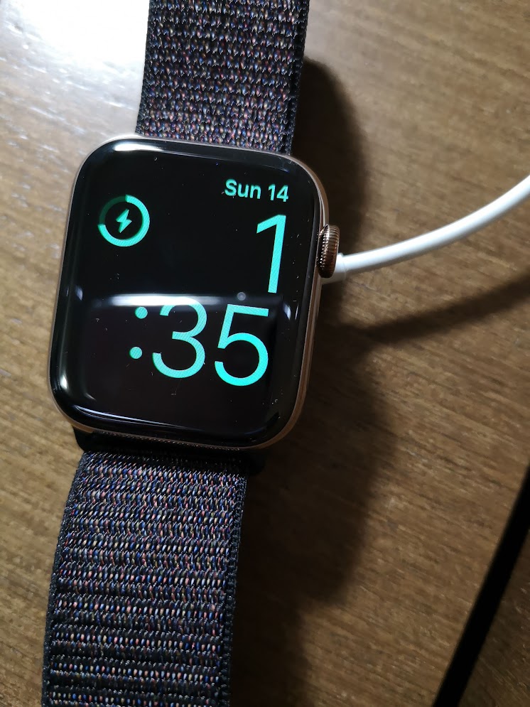 Apple Watch 4 充電
