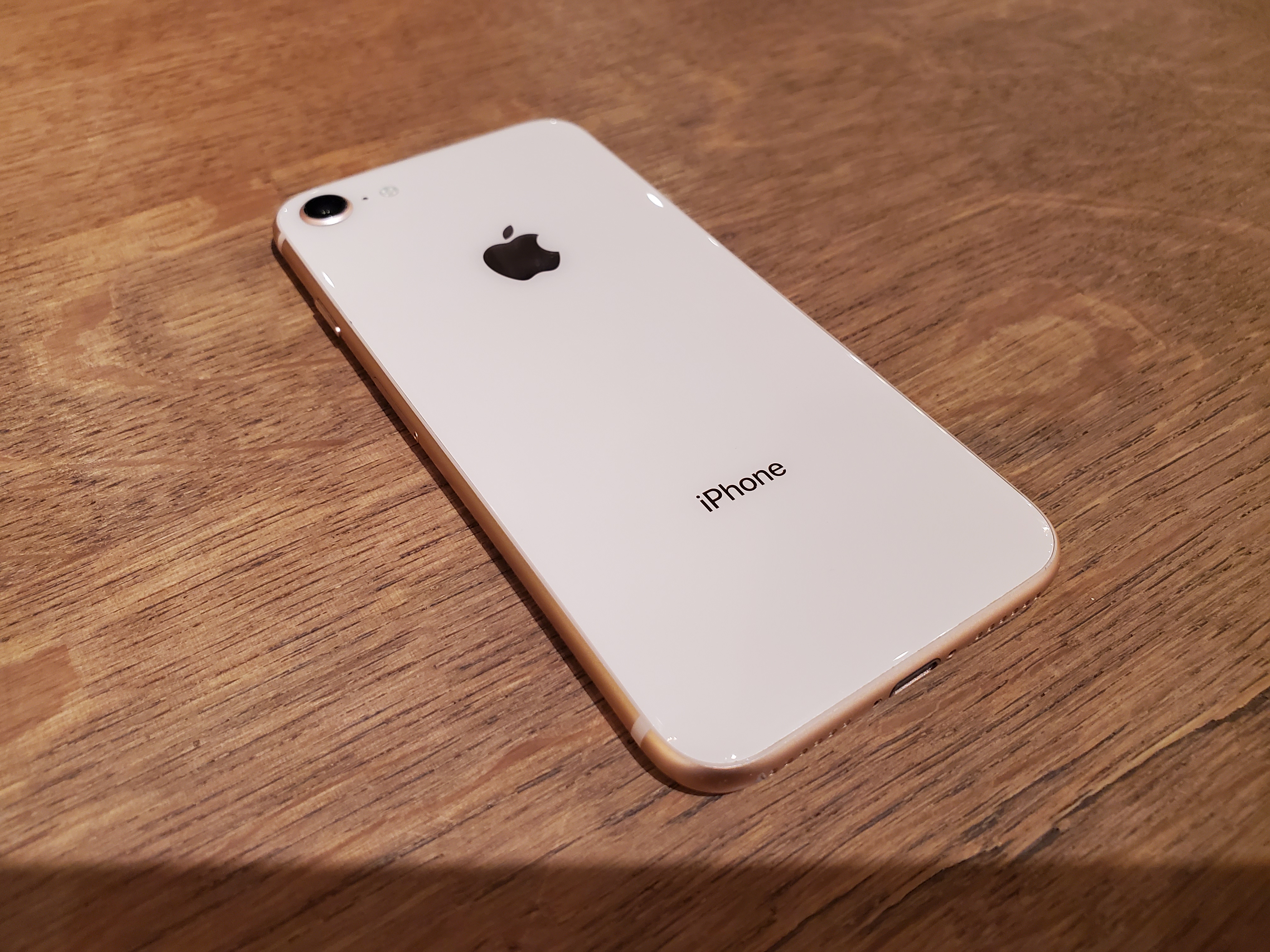 iPhone 8はSIMフリー・ドコモ・au・ソフトバンク版のどのモデルを買う 