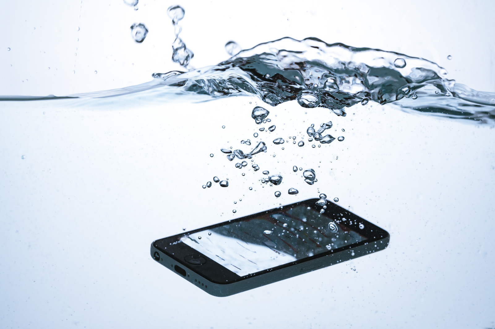 Galaxy Z Fold 2・Galaxy Foldは防水防塵に非対応。水没故障の対処方法も