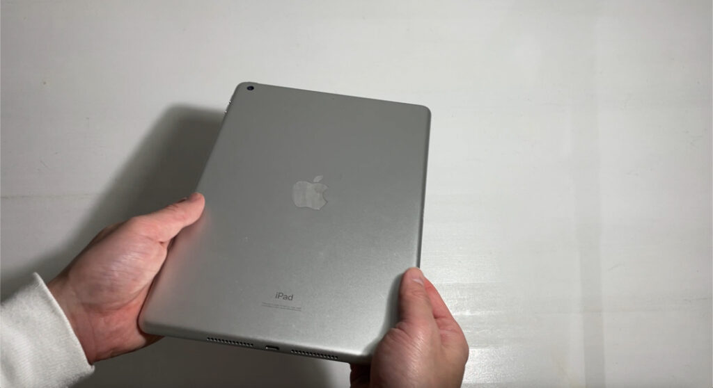 第8世代iPad(10.2インチ)を購入レビュー。【限定出品‼️】美品 iPad Air3 Wi-Fiモデル 64GB ゴールド。この価格でこんな使えてええ 